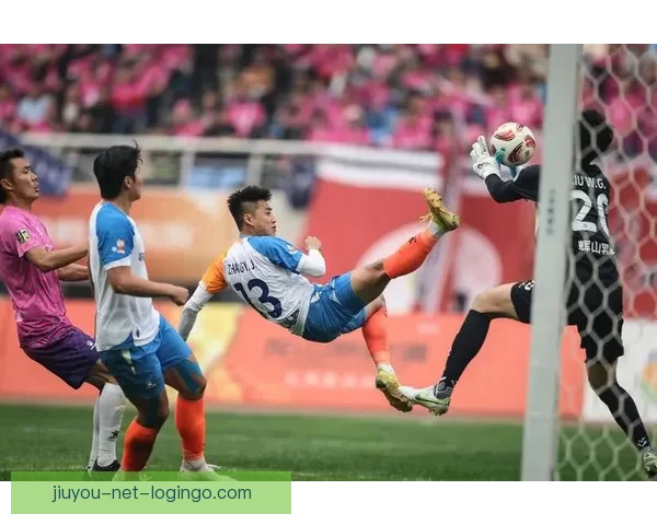 比朔夫训练中屡次错失射门机会今日终于在比赛中成功实现